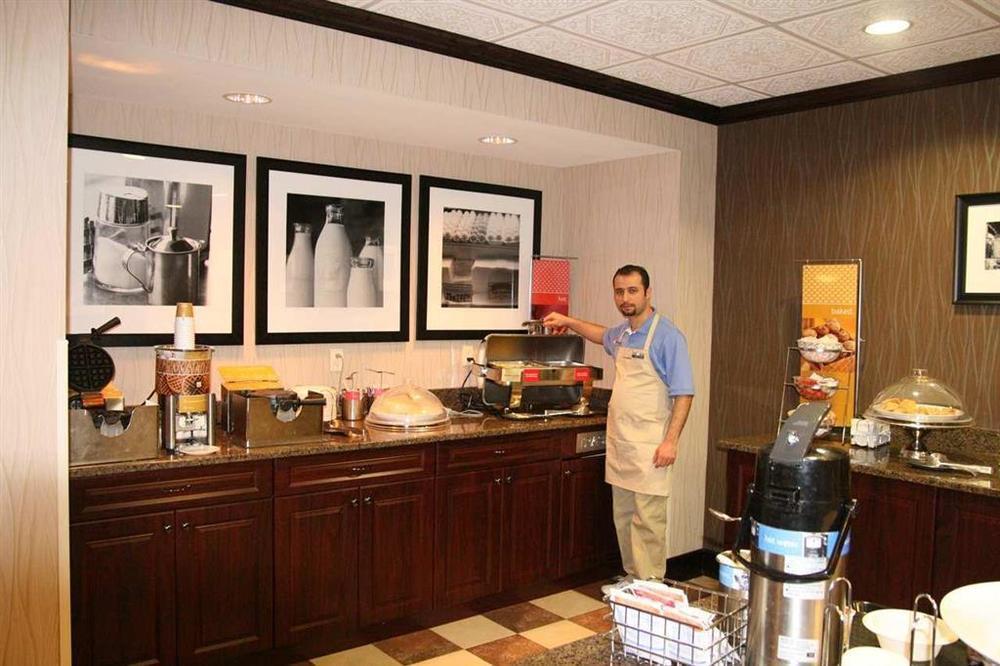 Hampton Inn Detroit Roseville Clinton Township Bilik gambar