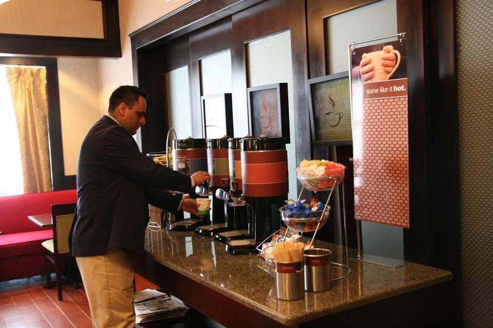 Hampton Inn Detroit Roseville Clinton Township Restoran gambar